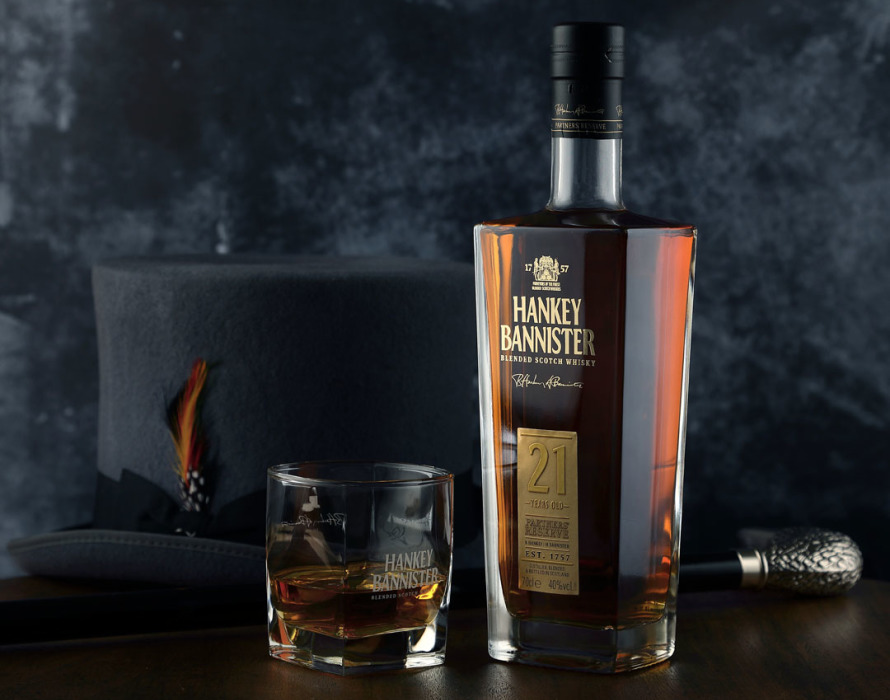 Hankey Bannister 21 Yeas Old Partners' Reserve with glasses